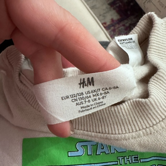 H&M Boys Star Wars Mandalorian Yoda Colorful Fun Beige Sweatshirt 6-7 - Picture 4 of 5